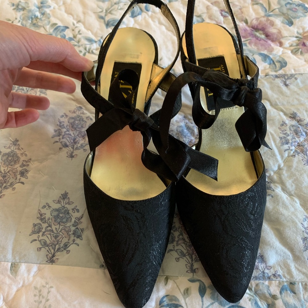 Liz Claiborne Black occasion heels